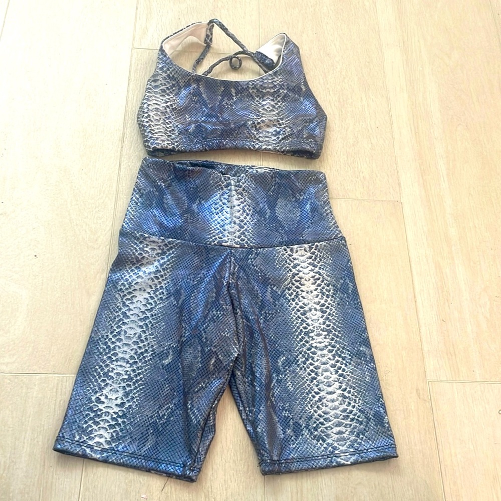 Onzie set short and crop top